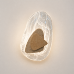 ARANDELA ALERA  EM TRAVERTINO FORMATO ORGANICO - Imagem 3